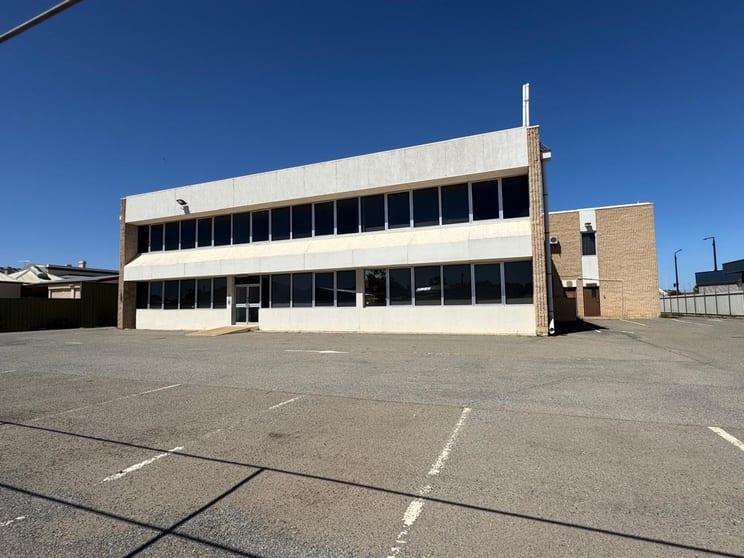 Click to view all images 13 Taylor St Kadina SA 5554 - Image 2