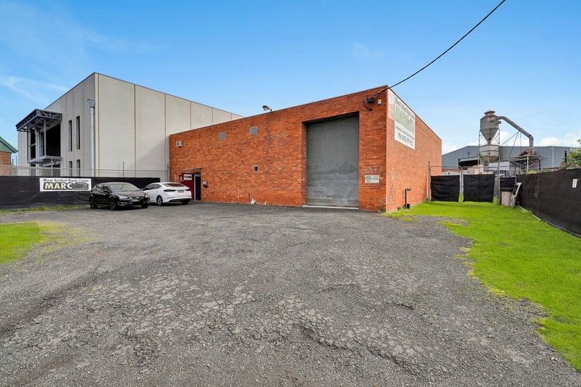 Click to view all images 10 Gifford Avenue Ferntree Gully VIC 3156 - Image 3