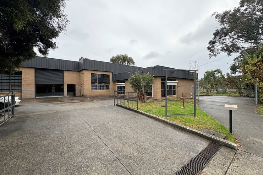 Click to view all images 29 Michellan Court Bayswater VIC 3153 - Image 2