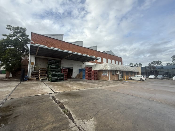 Click to view all images 42 Lisbon Street Fairfield East NSW 2165 - Image 3
