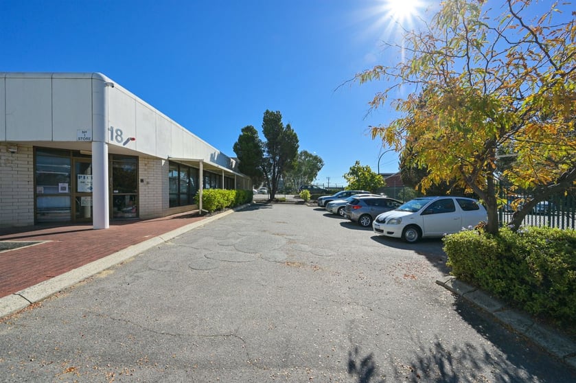Click to view all images 18 Fisher Street Belmont WA 6104 - Image 3