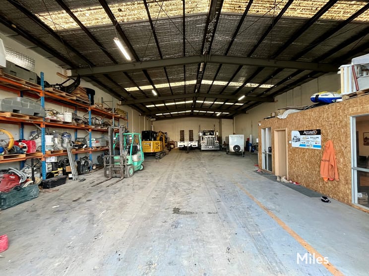 Click to view all images 40 Nevin Drive Thomastown VIC 3074 - Image 2
