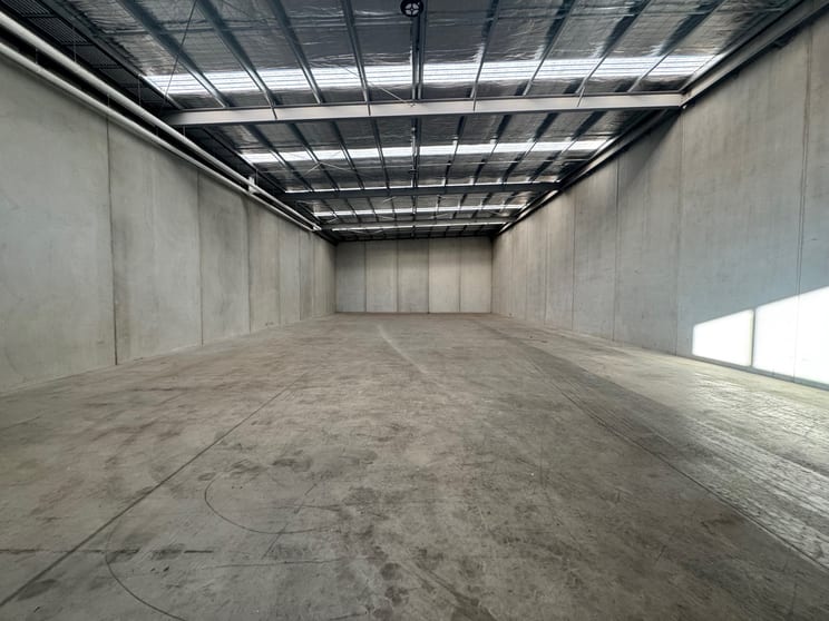 Click to view all images 7 Tango Circuit Pakenham VIC 3810 - Image 2