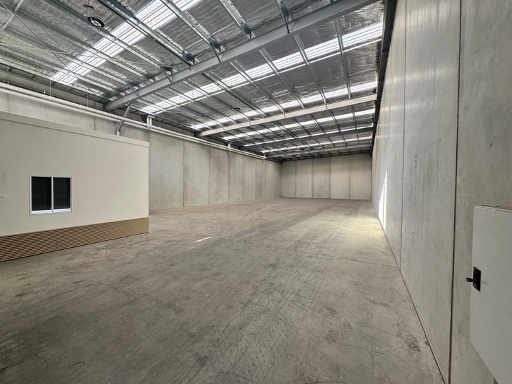 Click to view all images 7 Tango Circuit Pakenham VIC 3810 - Image 3