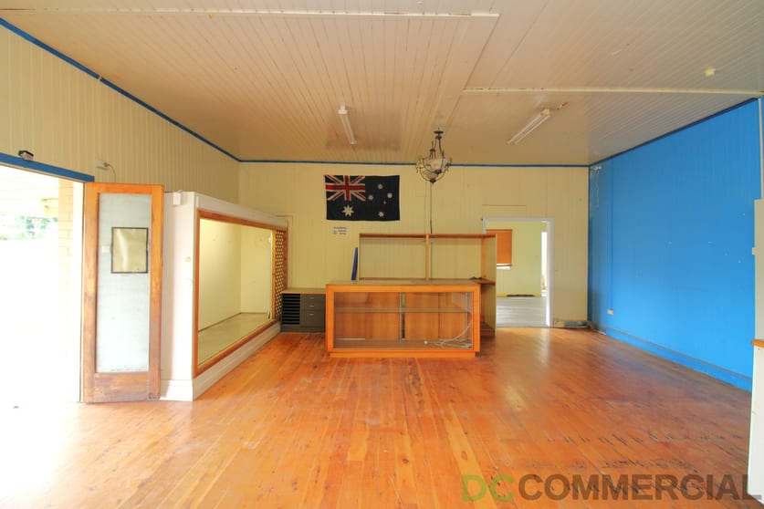 Click to view all images 130 Ruthven Street Harlaxton QLD 4350 - Image 3