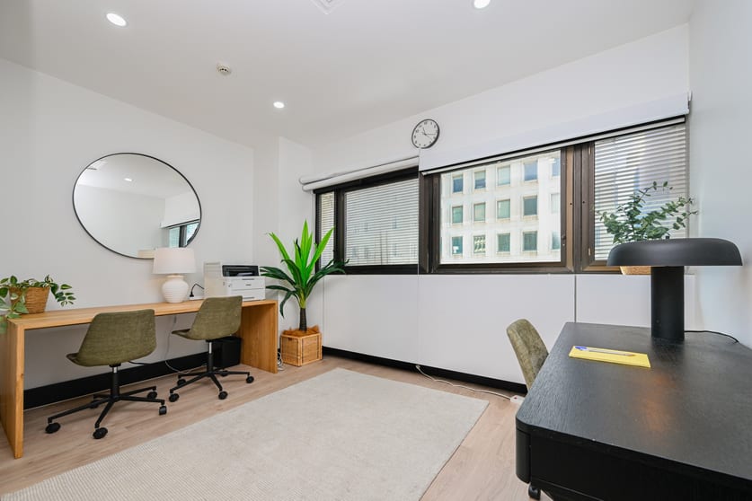 Click to view all images 906/121 Walker Street North Sydney NSW 2060 - Image 2