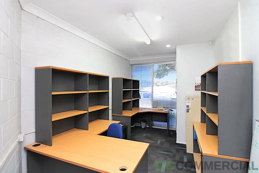 Click to view all images 3/360-362 Stenner Street Kearneys Spring QLD 4350 - Image 3