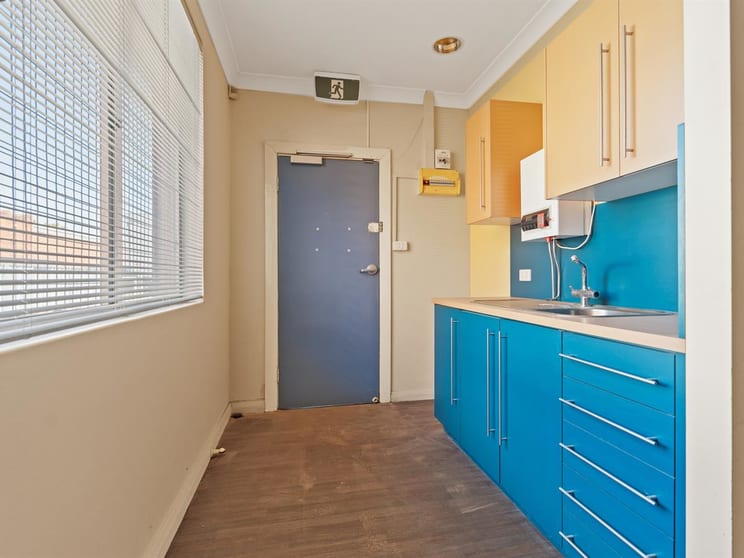 Click to view all images 257 Peel Street Tamworth NSW 2340 - Image 2