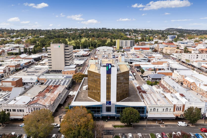 Click to view all images 2/400 Ruthven Street Toowoomba City QLD 4350 - Image 2