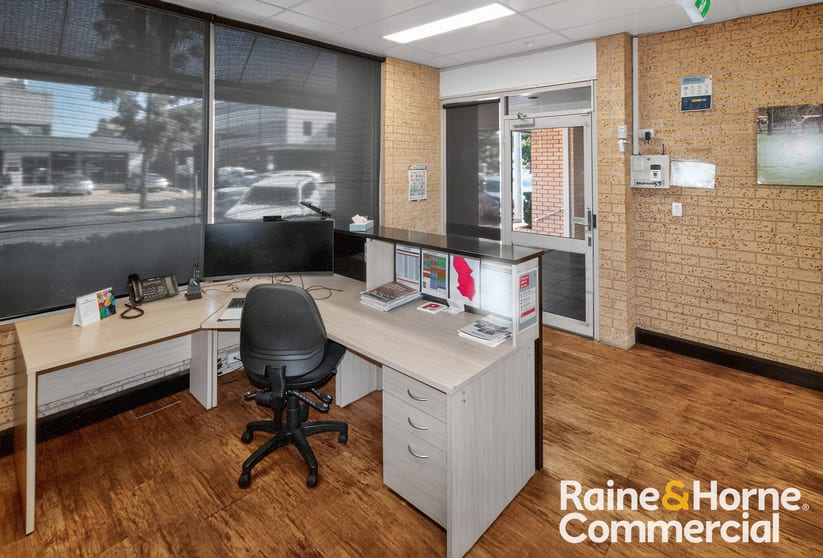 Click to view all images 2/148 Brisbane Street Dubbo NSW 2830 - Image 2