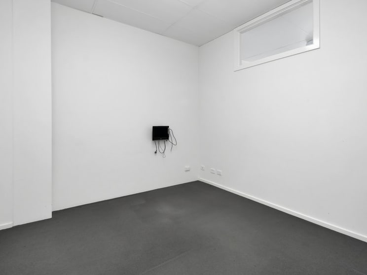 Click to view all images 27 Service Street Bairnsdale VIC 3875 - Image 2