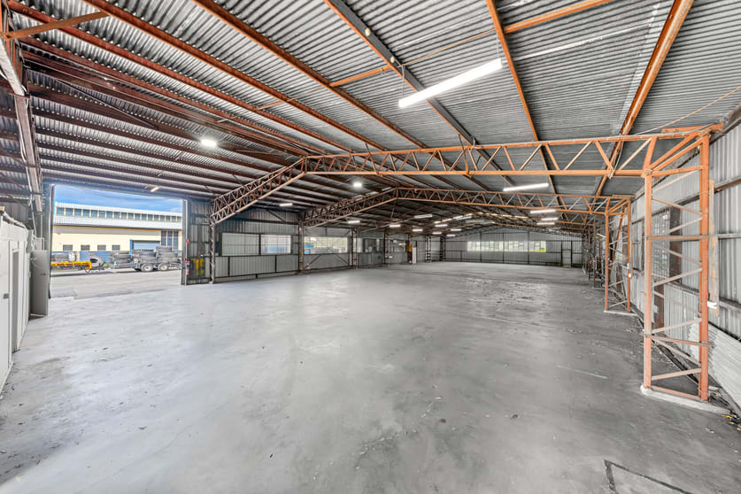 Click to view all images Unit 2/70 Lavarack Avenue Eagle Farm QLD 4009 - Image 2
