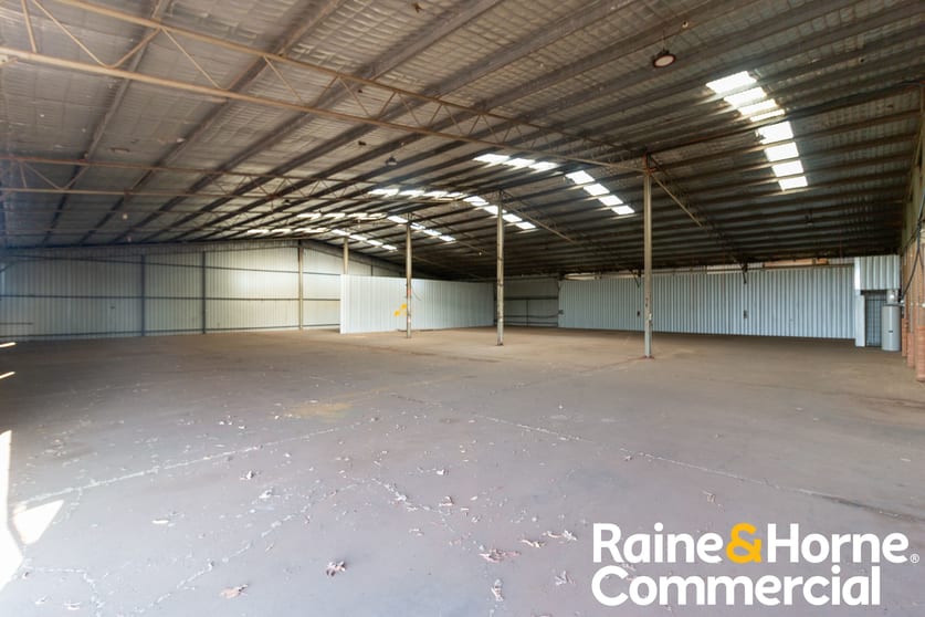Click to view all images 1&2/4 Tannery Road Dubbo NSW 2830 - Image 3