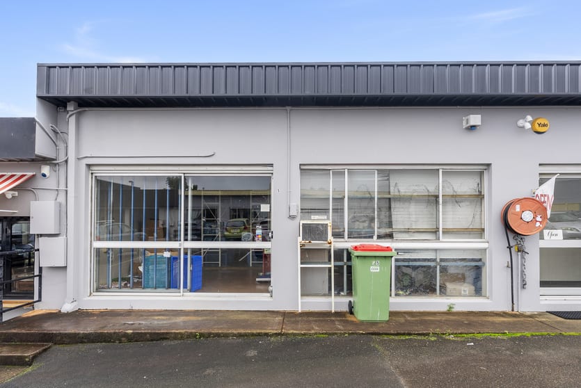 Click to view all images Ashmore QLD 4214 - Image 2