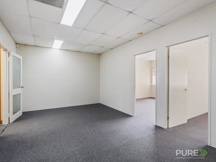 Click to view all images 15/18 Brookfield Road Kenmore QLD 4069 - Image 2