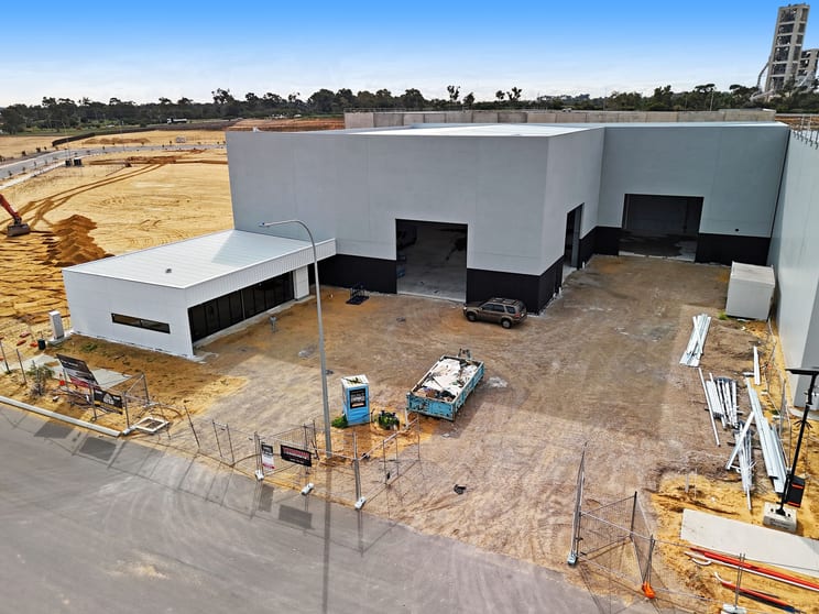 Click to view all images 61 Zenith Way Wattleup WA 6166 - Image 2