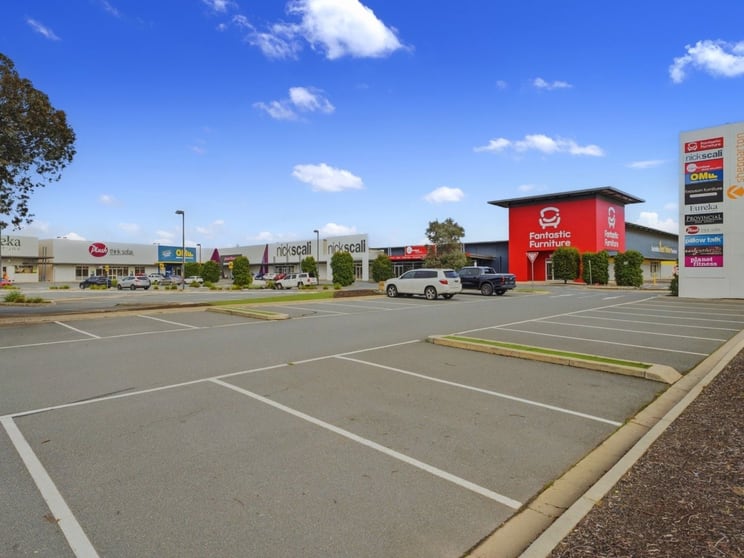 Click to view all images 290 Benalla Road Shepparton VIC 3630 - Image 3