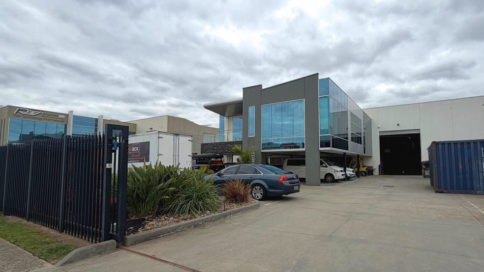 Click to view all images 11/ Commercial Drive Lynbrook VIC 3975 - Image 1