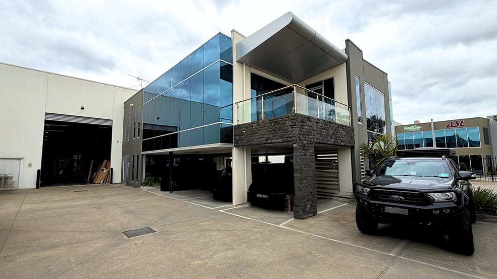 Click to view all images 11/ Commercial Drive Lynbrook VIC 3975 - Image 2