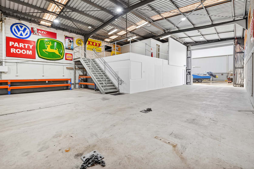 Click to view all images 3/9 GREG CHAPPELL DRIVE Burleigh Heads QLD 4220 - Image 3