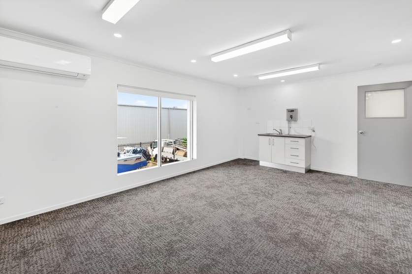 Click to view all images 3/9 GREG CHAPPELL DRIVE Burleigh Heads QLD 4220 - Image 2