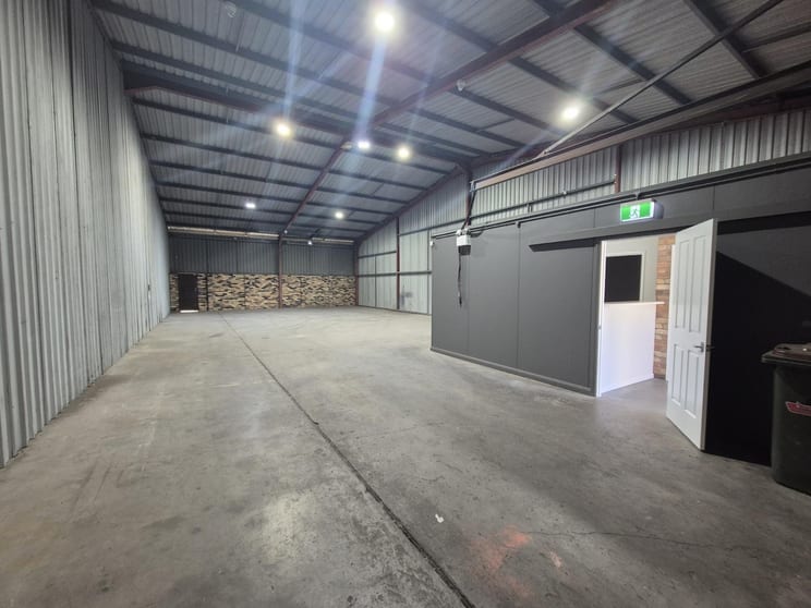 Click to view all images 2/8 Young Street East Maitland NSW 2323 - Image 2