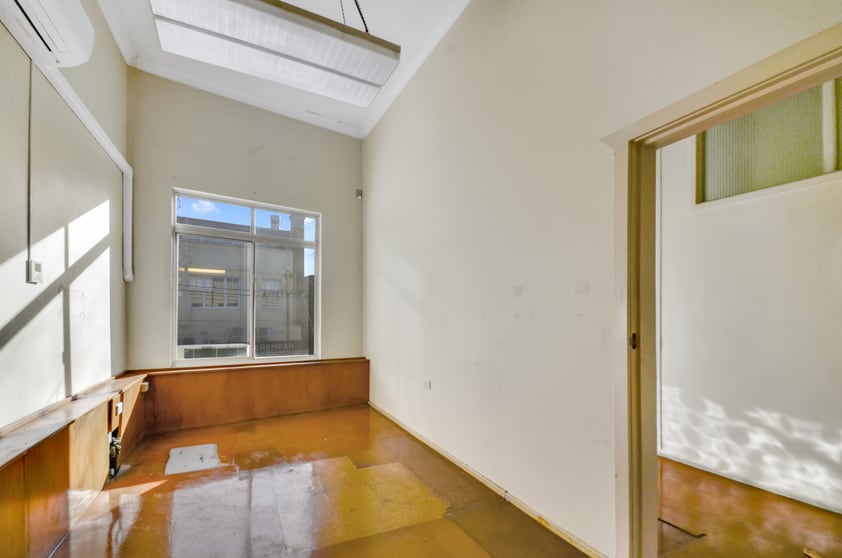 Click to view all images 2/21 Willoughby Road Crows Nest NSW 2065 - Image 2