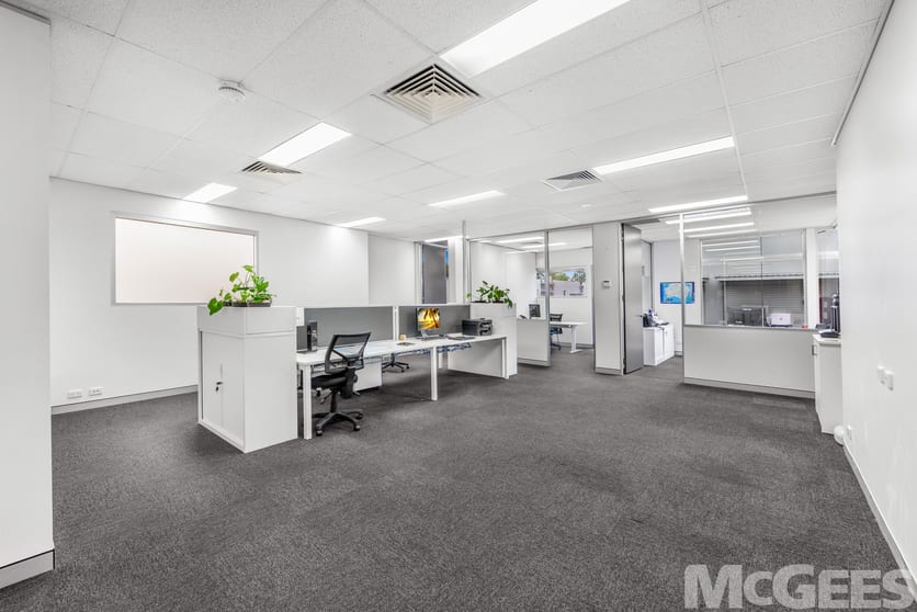 Click to view all images 2/160 Lytton Road Morningside QLD 4170 - Image 3