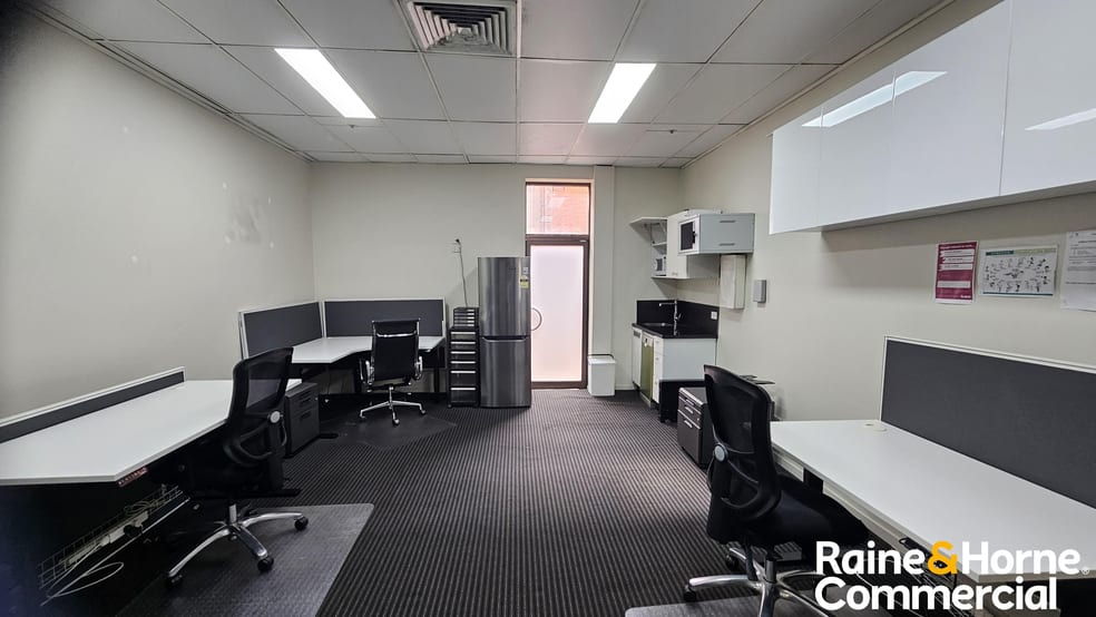 Click to view all images 3/8 Duncan Street Fortitude Valley QLD 4006 - Image 3