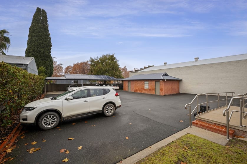 Click to view all images 594 David Street Albury NSW 2640 - Image 2