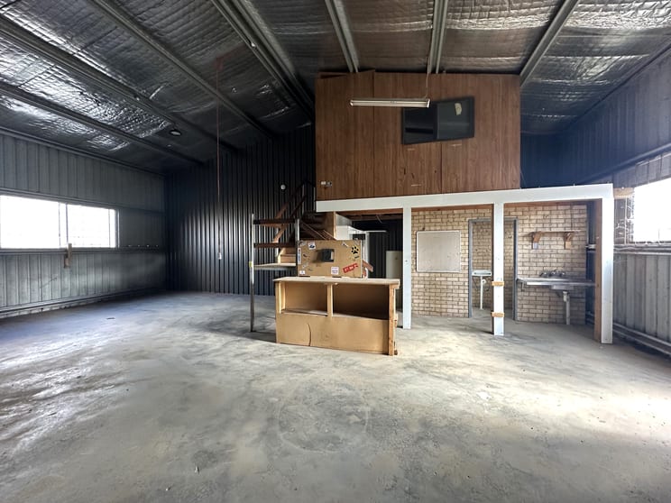Click to view all images Building B/10 Old Temora Road Young NSW 2594 - Image 3