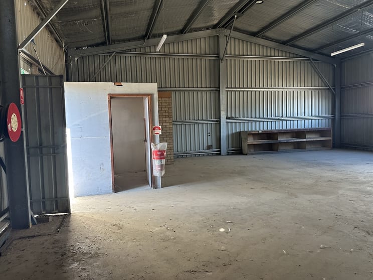 Click to view all images Building C/10 Old Temora Road Young NSW 2594 - Image 3