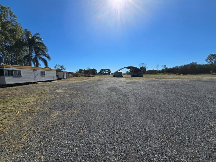 Click to view all images Gracemere QLD 4702 - Image 2