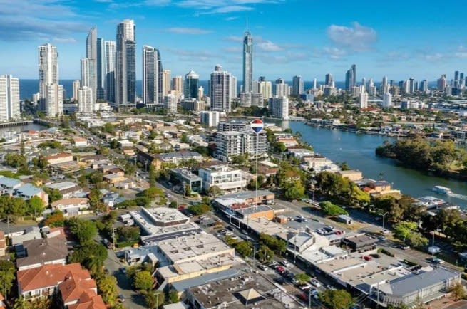 44 Thomas Drive Chevron Island QLD 4217 - Image 2