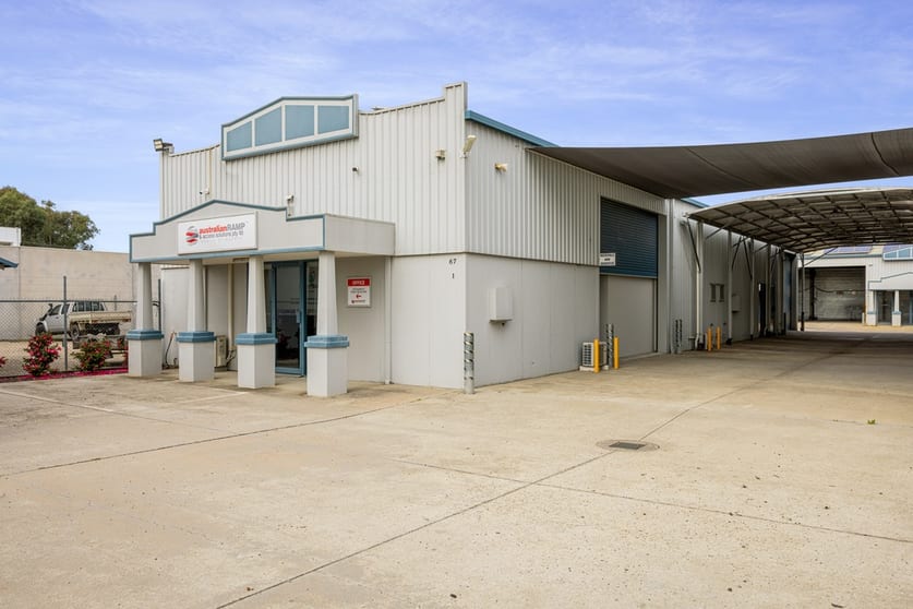 Click to view all images 67 Alexandra Street East Albury NSW 2640 - Image 3