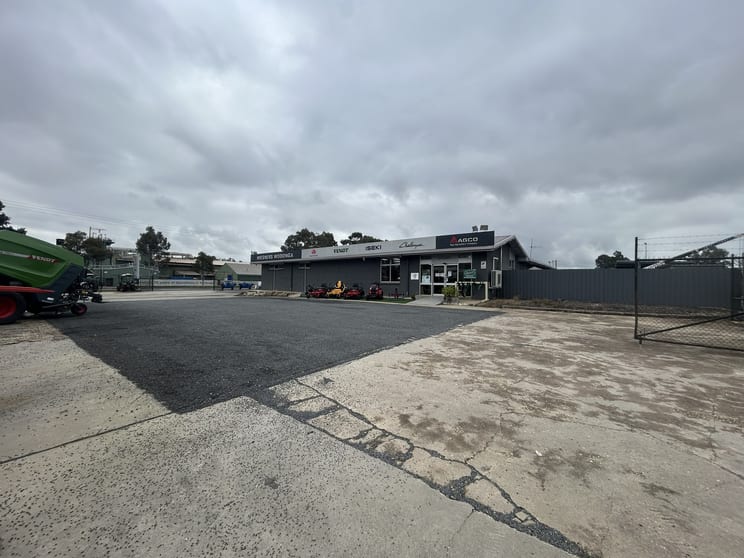Click to view all images 16 Osburn Street Wodonga VIC 3690 - Image 2