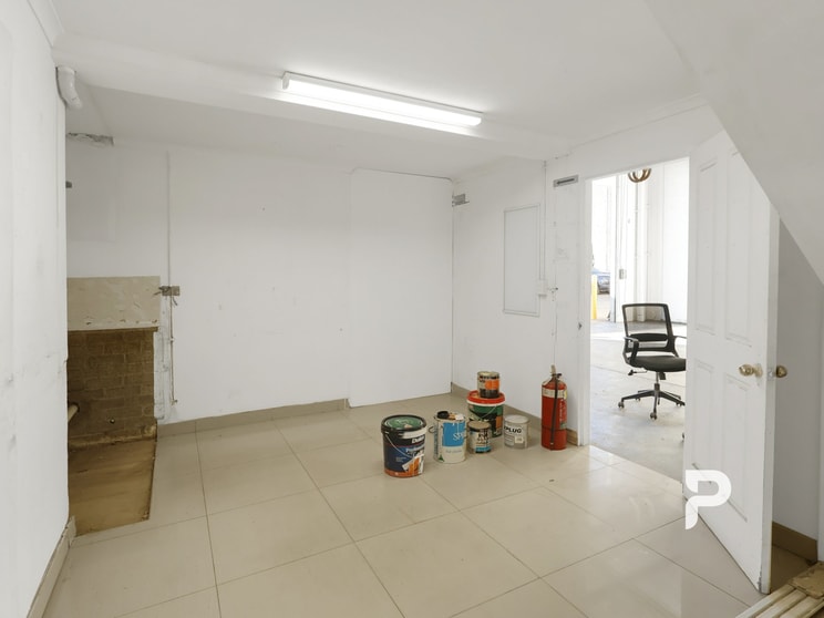 Click to view all images 2/12 Lyn Parade Prestons NSW 2170 - Image 3
