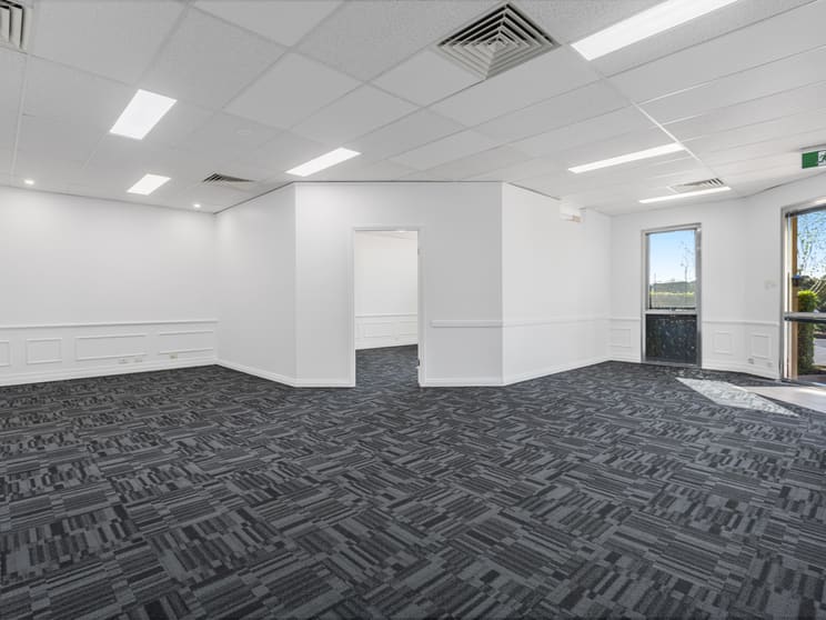Click to view all images 25/10 Gladstone Road Castle Hill NSW 2154 - Image 3