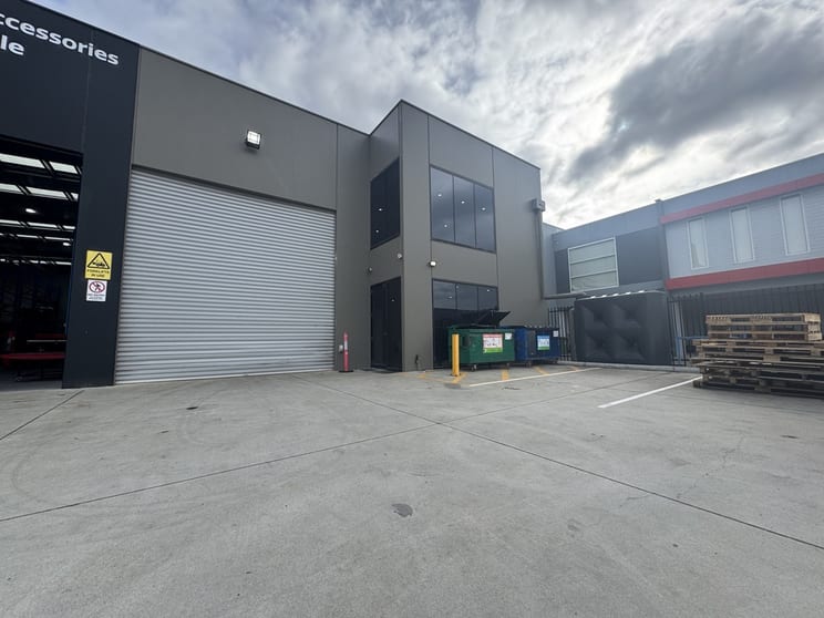 Click to view all images 7A Tarmac Way Pakenham VIC 3810 - Image 1