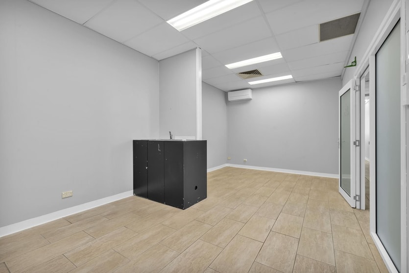 Click to view all images 1/3 Tarcoola Avenue Mooloolaba QLD 4557 - Image 3