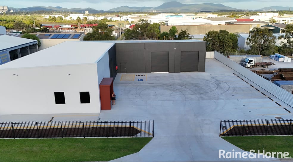 Click to view all images 23 Warne Street Gladstone Central QLD 4680 - Image 2