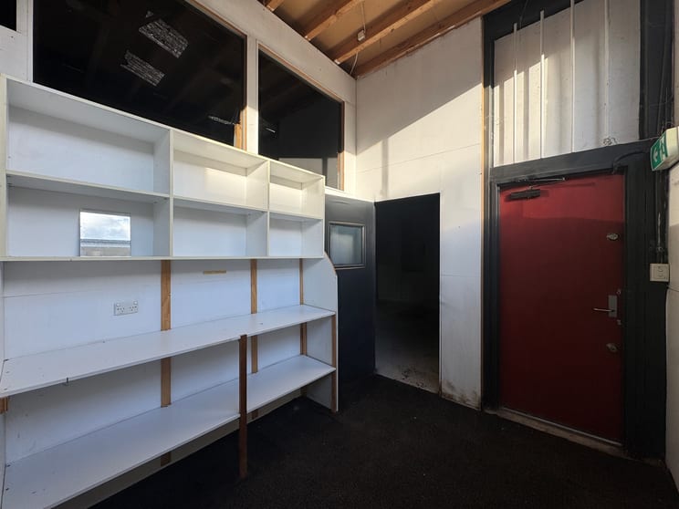 Click to view all images 4/35 Lusher road Croydon VIC 3136 - Image 3