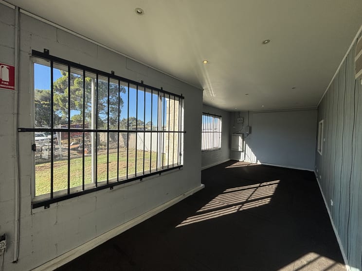 2/180A Princes Highway South Nowra NSW 2541 - Image 3