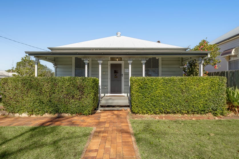 Click to view all images 92 Herries Street East Toowoomba QLD 4350 - Image 1