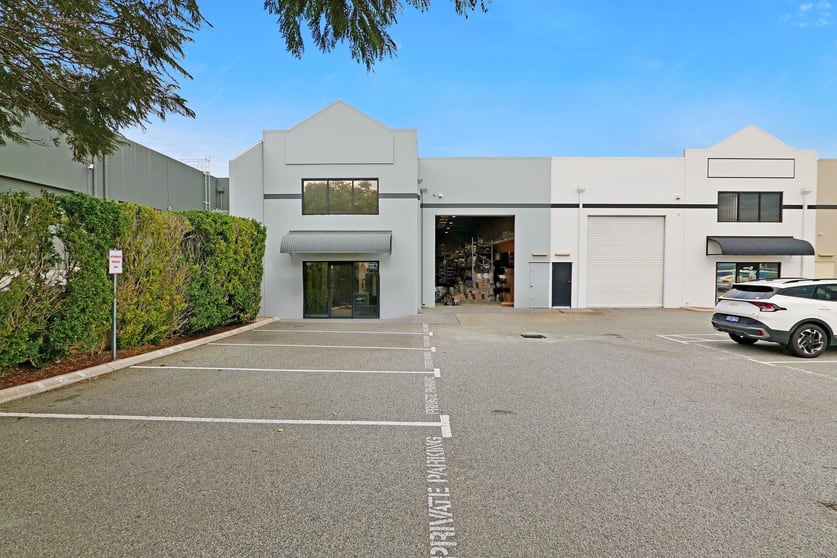 Click to view all images U1, 5 Leeway Court Osborne Park WA 6017 - Image 1