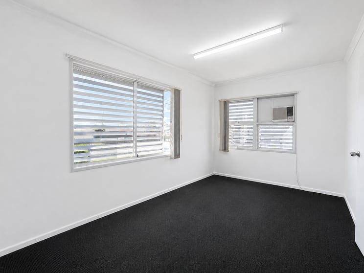 Click to view all images 2812 Logan Road Underwood QLD 4119 - Image 3