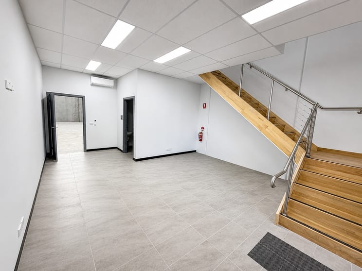 Click to view all images 38a Robbins Circuit Williamstown VIC 3016 - Image 3