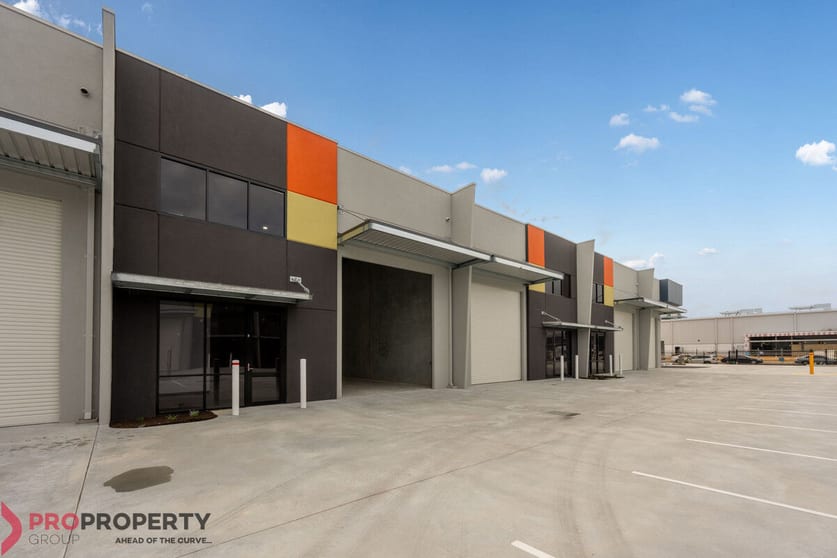Click to view all images 4/25 Mervyn Street Stake Hill WA 6181 - Image 2