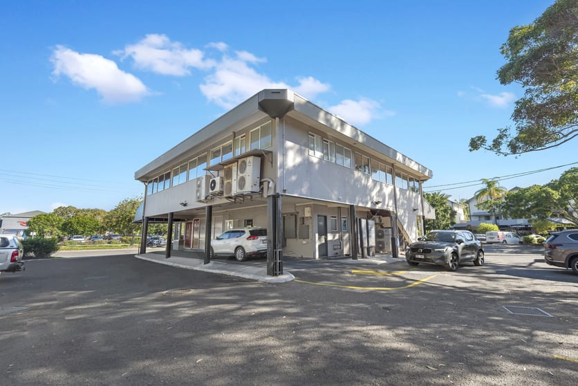 Click to view all images 2 Mary Street Noosaville QLD 4566 - Image 3