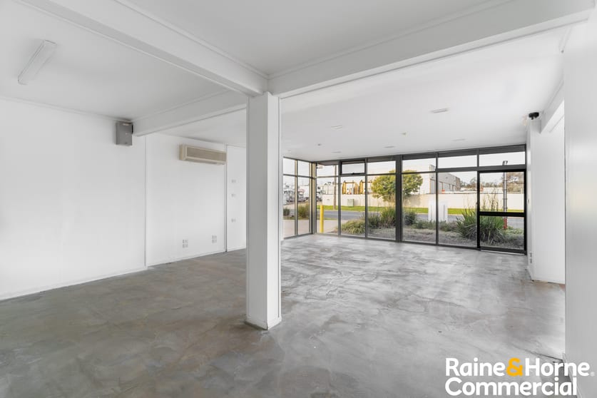 Click to view all images 8 Nagle Street Wagga Wagga NSW 2650 - Image 2